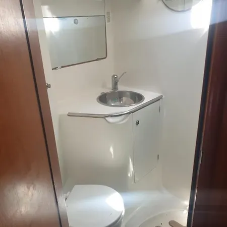 Luxury Boat House 보트호텔